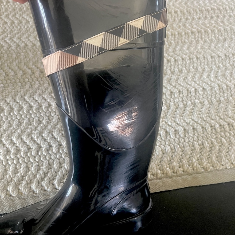 Pre-Owned Authentic Burberry Women's Nova Belt Rainboots - Size 37 - Picture 14 of 15
